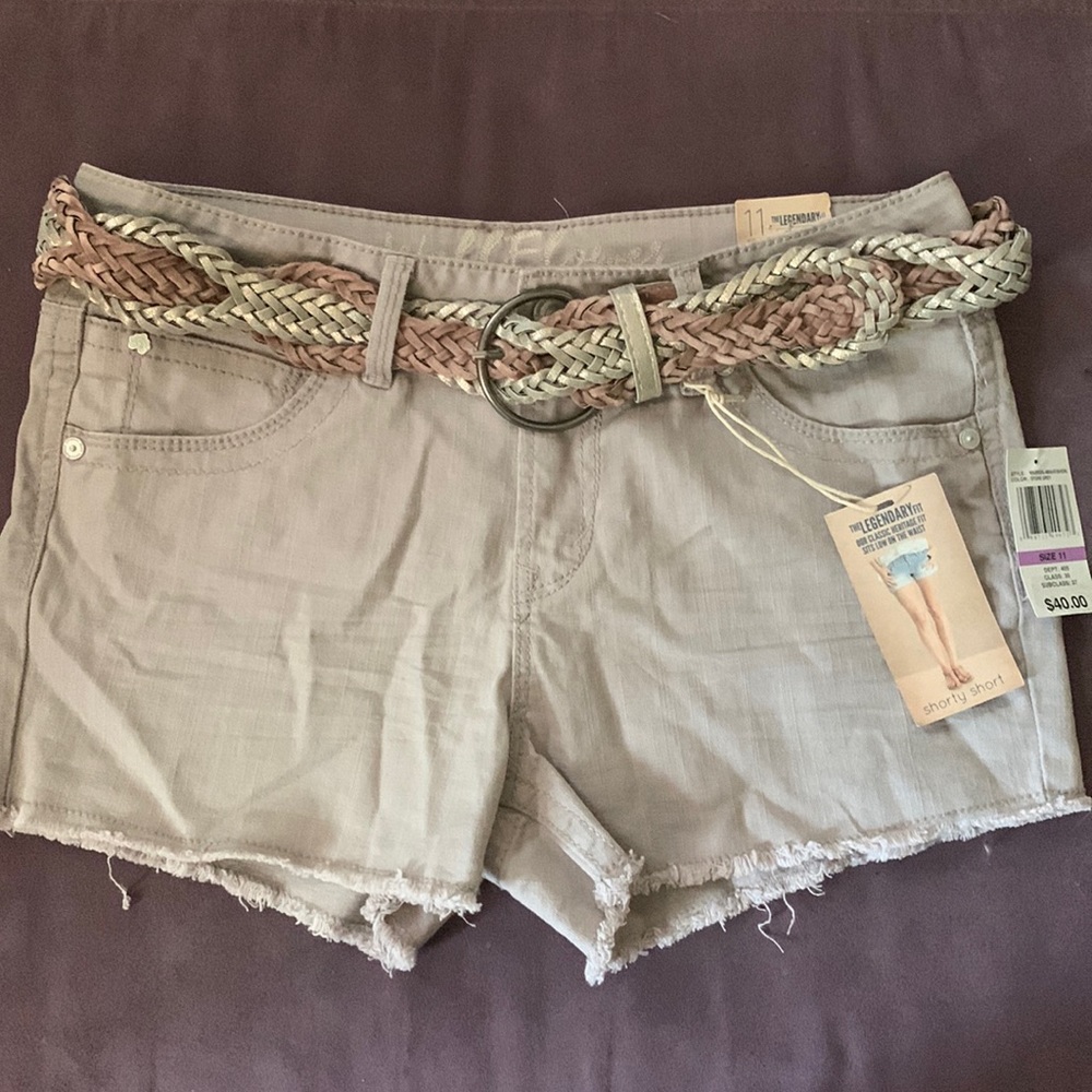 NWT Wallflower Beige Shorts w/Belt 11 Juniors